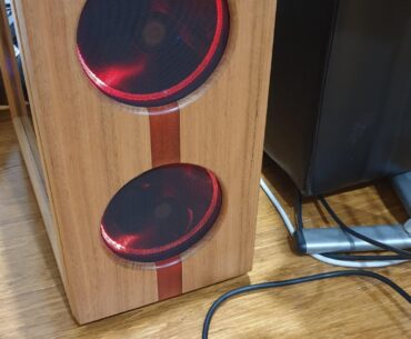 I built a custom PC case with Tasmanian Oak and epoxy