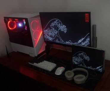 had to stay away from blue/white pc lights bc the bugs were attracted to it.