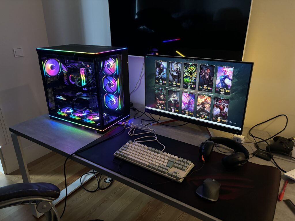 After more than 17 years w/o Pc, finally built my dream one.