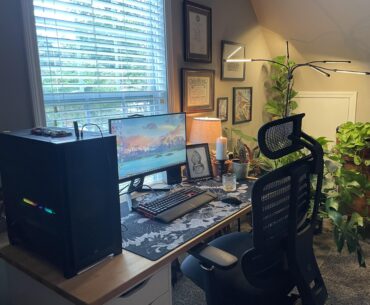 Recently moved into a studio above a garage. Finally a little proud of my setup. Roast away.