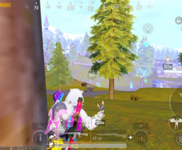 Wtf my character isn't turning at all. Did anyone else face this issue? (My dumbass forgot to turn on screen taps for screen record but I'm aggresively swiping my finger near right fire button and it doesn't change the direction at all) The little movement you see is because I use gyro.
