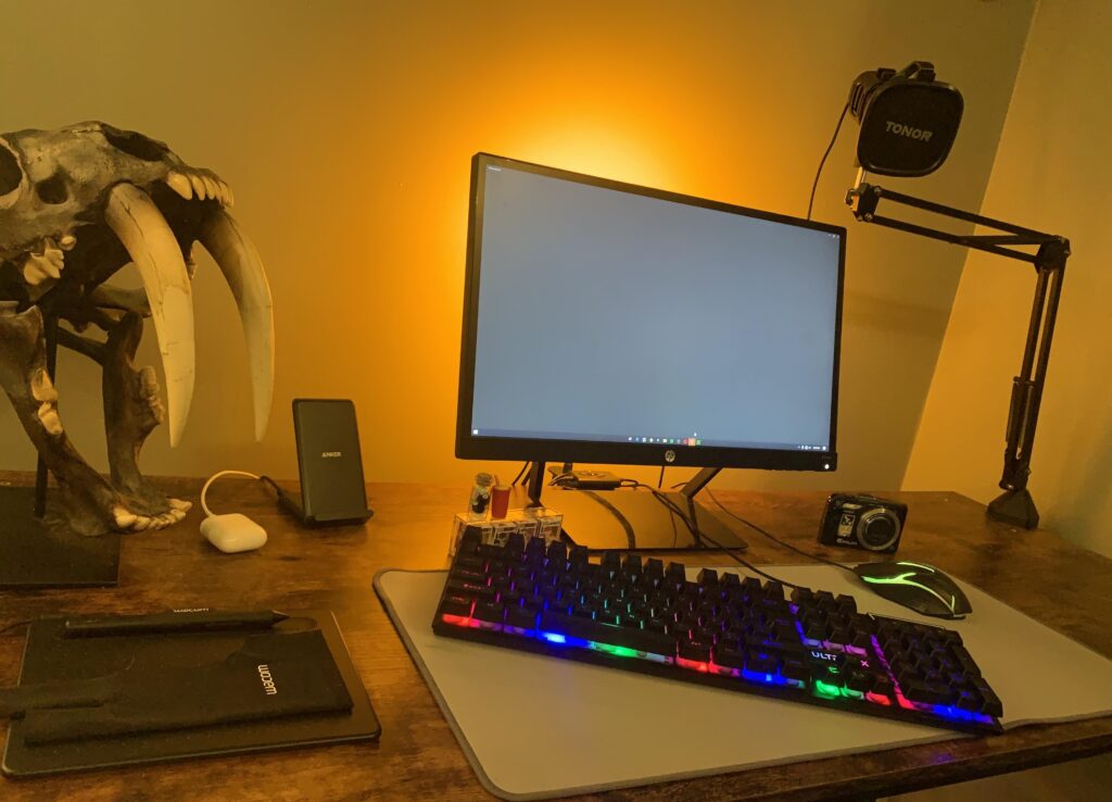What should I add to my battle station? (Sorry for bad camera)