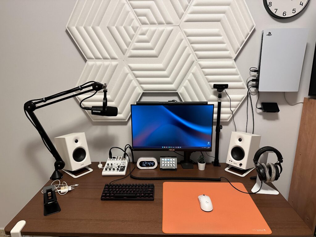 my updated 2024 desk setup