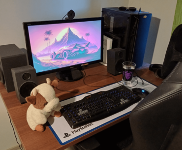 Watching all the fancy setups here makes me feel like I'm missing 90% of the stuff I should have.