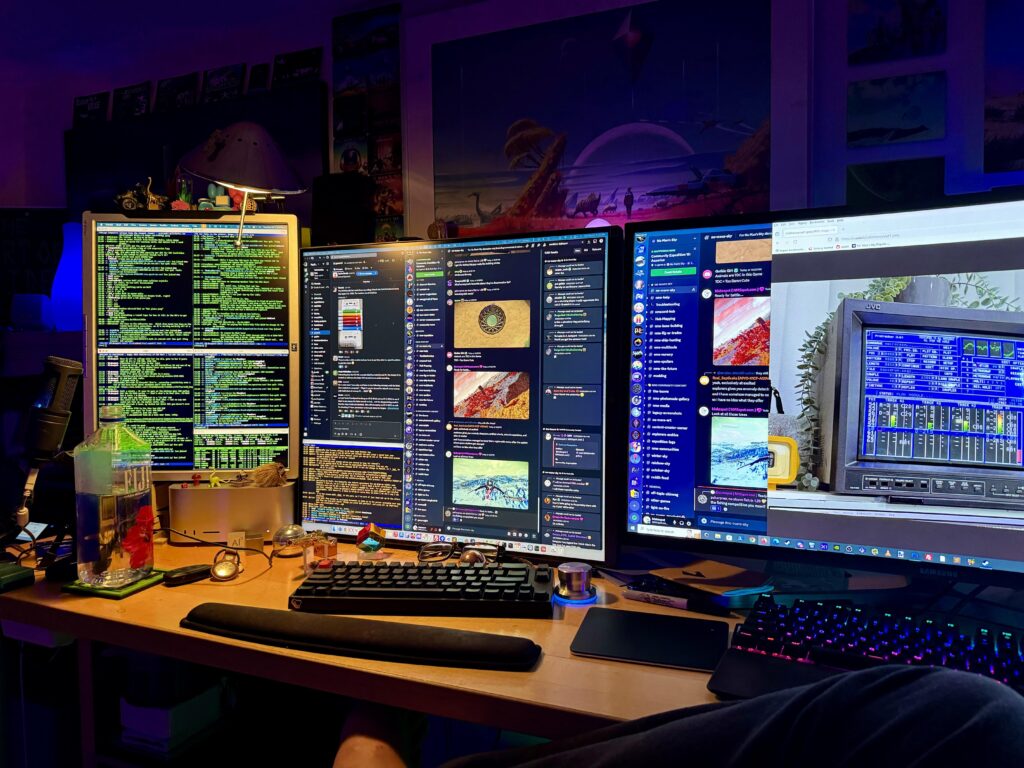 Relaxing at the Mac / PC desk tonight