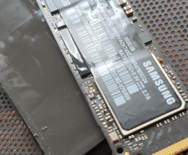 Strange oily substance on my Nvme?