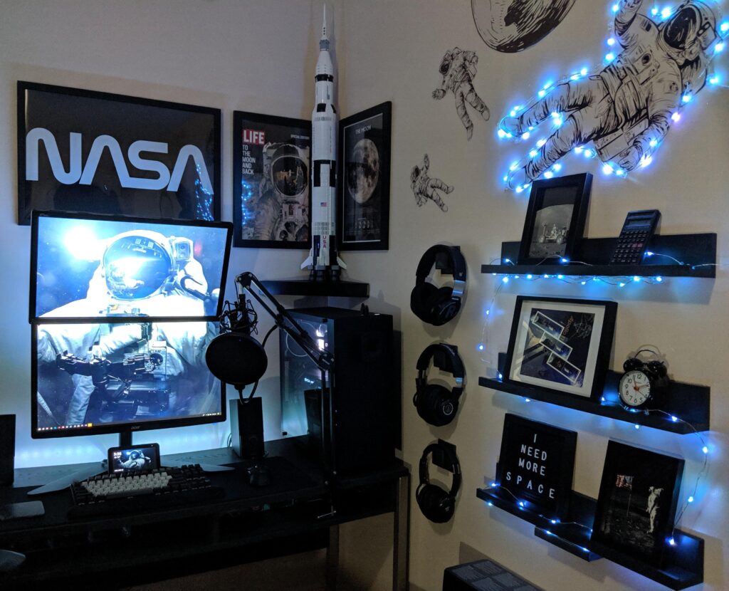 Kinda freshin' up my 'space' station. Just threw in a Saturn V model.