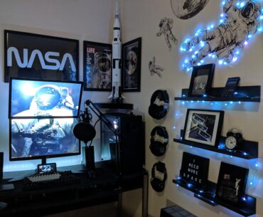 Kinda freshin' up my 'space' station. Just threw in a Saturn V model.