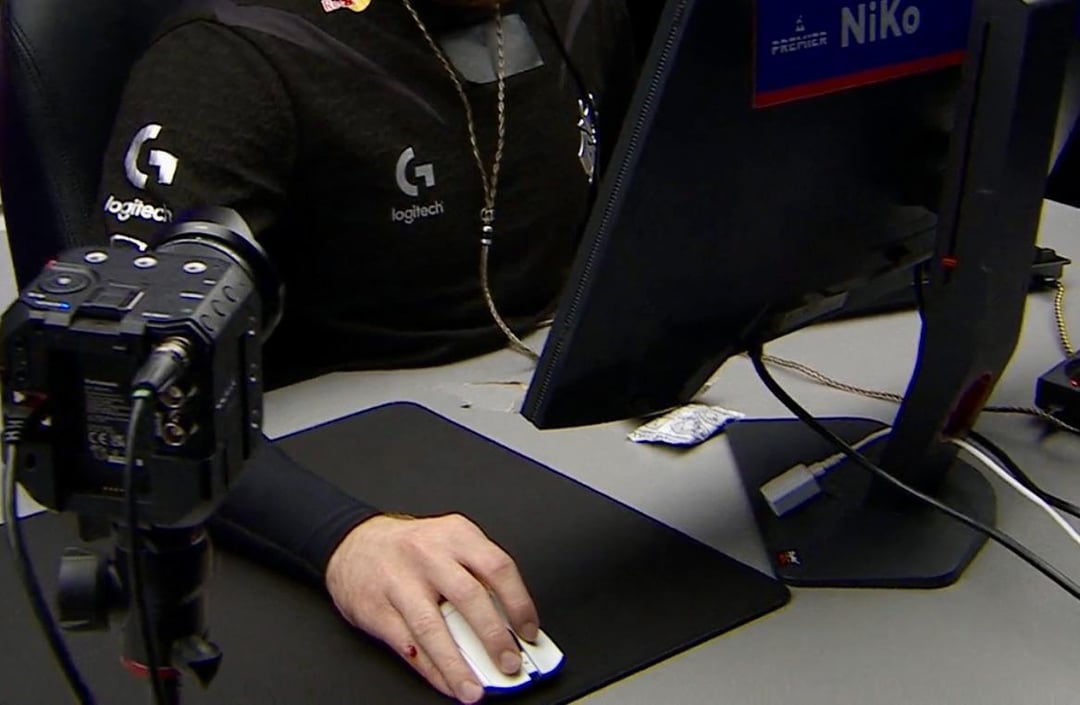 NiKo smashed the table so hard, destroying it and causing his hand to ...