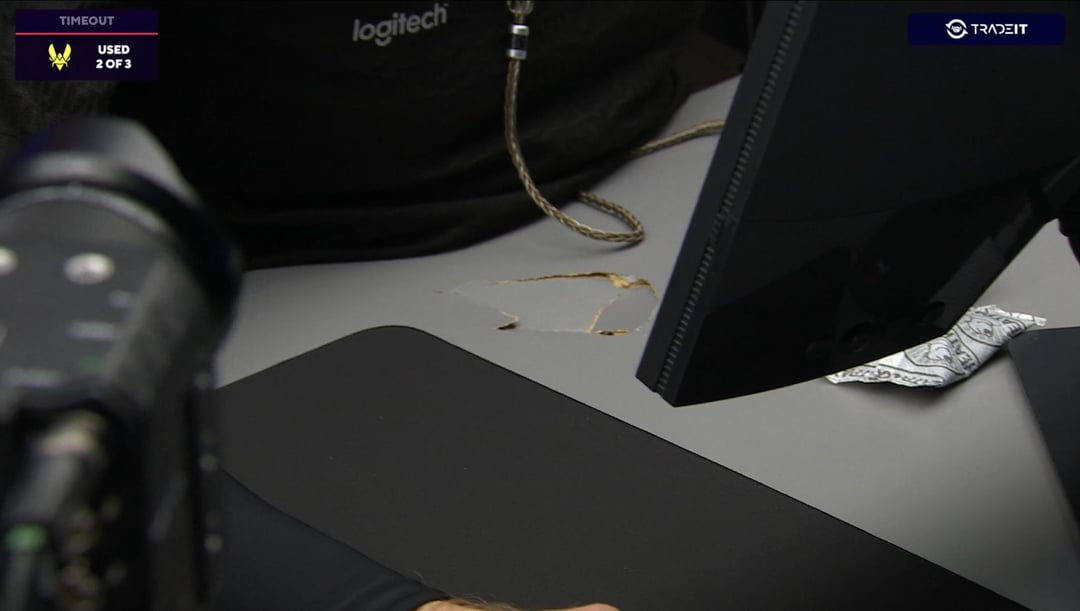 NiKo smashed the table so hard, destroying it and causing his hand to ...