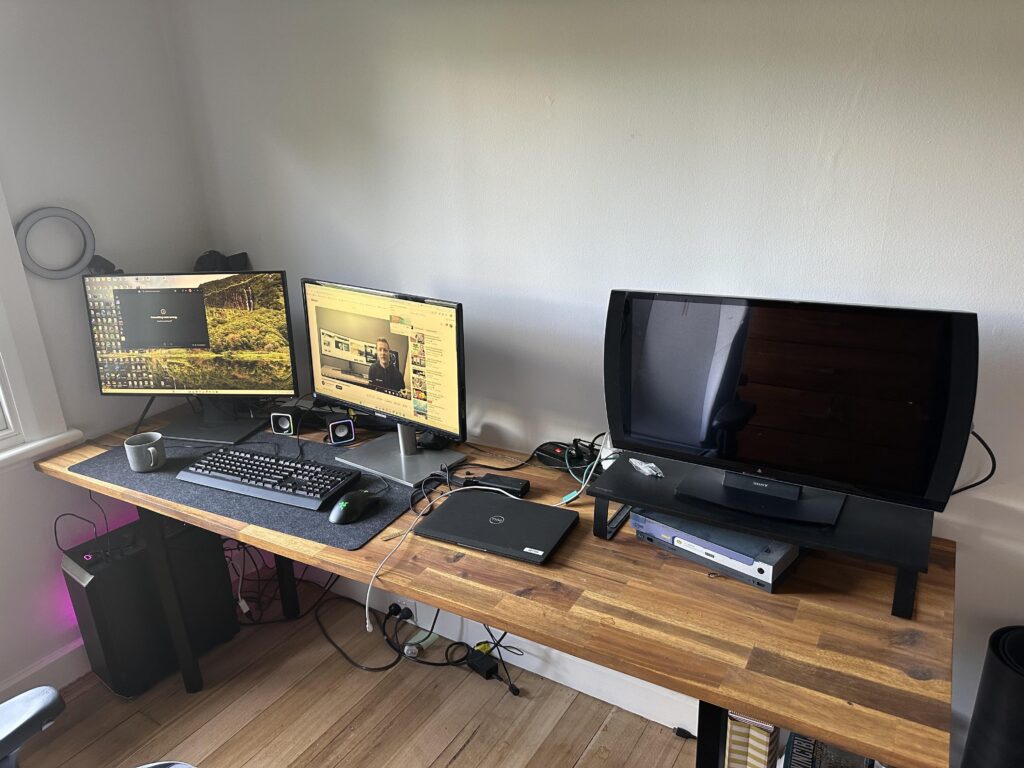 Roast my setup (help me)
