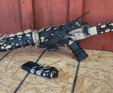 I can't believe its been almost 4 years since this bad boi came out! It still feels like the perfect zombies gun imo. This time I tried a bone color, lmk what you think!!