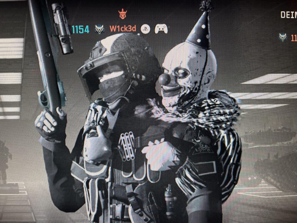 Anyone Else Confused by these Multiple Head Operators During a Gunfight? 🫣🤣