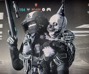 Anyone Else Confused by these Multiple Head Operators During a Gunfight? 🫣🤣