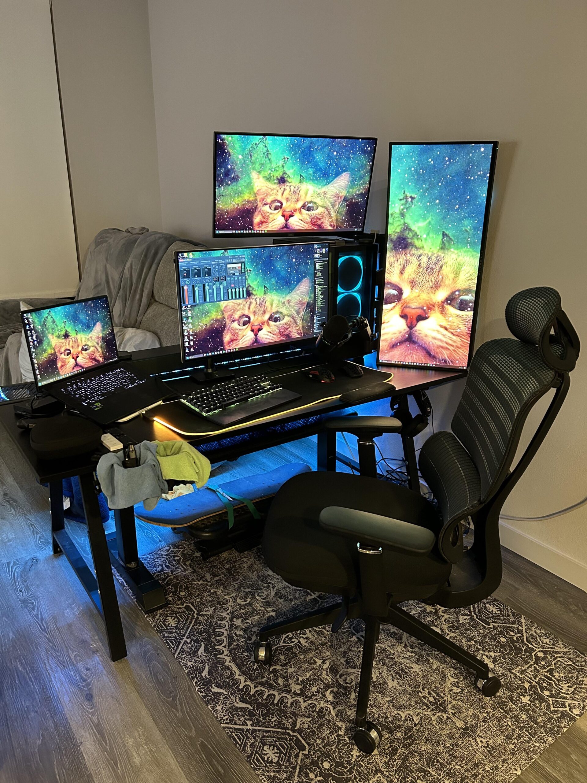 Moved again and another rendition of my battlestation. Moved again and another rendition of my battlestation.