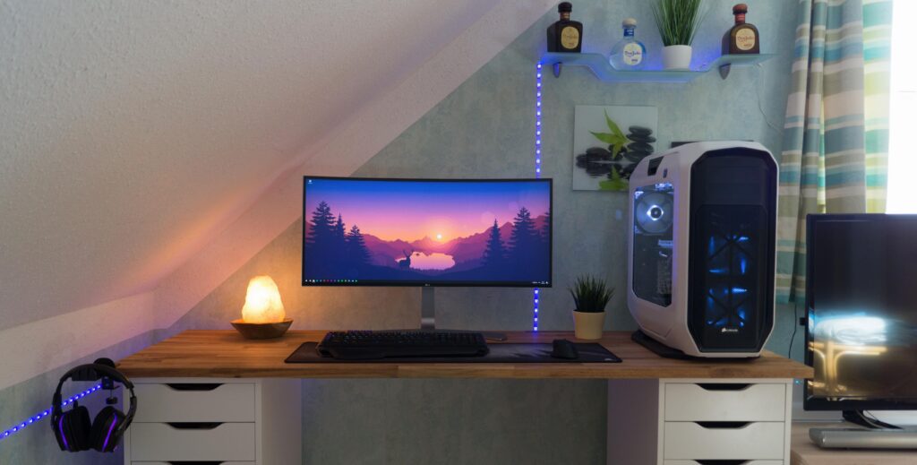Check out my work setup & battlestation - drop your thoughts! :)