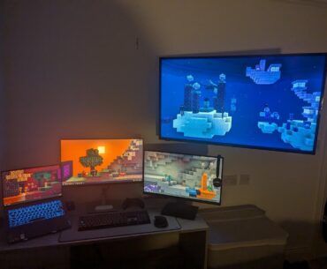 I recently got Dual monitors and decided to build some wallapapers