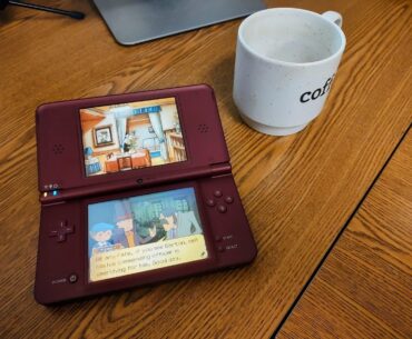 Sharing my cozy gaming vibes: Professor Layton and the Unwound Future on the DsiXL