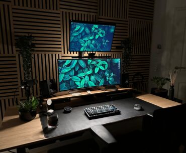 Stacked monitor or not? I don't know if I like the look or not.