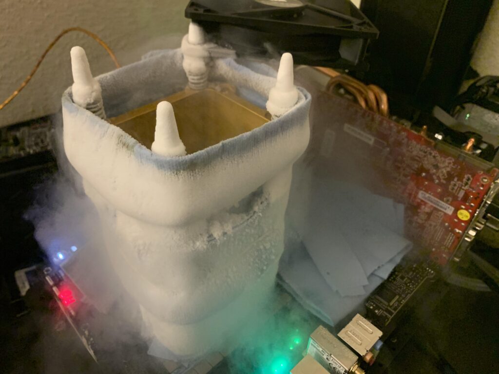 10900k. LN2. 6.8ghz. Frosty :D