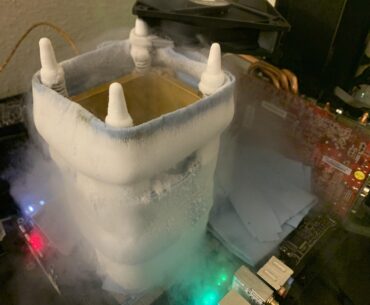10900k. LN2. 6.8ghz. Frosty :D