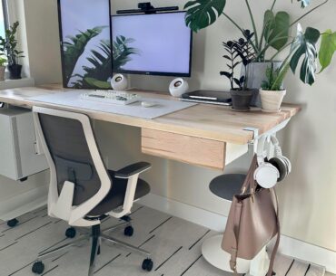 Check out my simple desk setup!