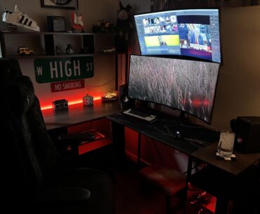 My battle station. Just got my LG OLED!