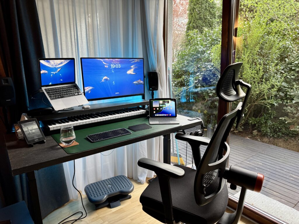 MacBook Air sunny battlestation