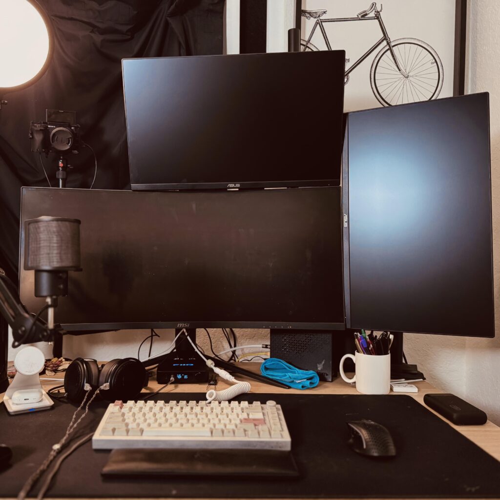 Finally upgraded to tri-monitor setup