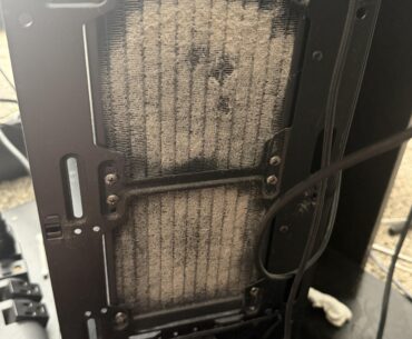 Today I learned how to take off the font panel of my case. It’s been 3 years since I bought this machine.