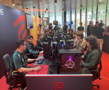 Flyquest, SemperFi playing 5v5 at IEM Melb Dfrag Booth today/yesterday