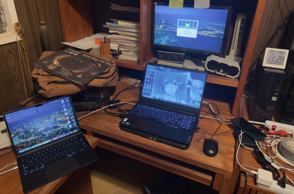 The monitor changes computer depending on what I'm doing