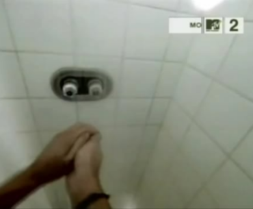 Whoever decided to reference this Prodigy music video when Johnny hijacks V's body deserves a raise. This is hilarious. It's genius.