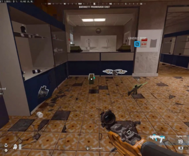 Tried to pick up my loadout, I select it and suddenly I can't move. I am the only one? (I swear this wasn't staged)