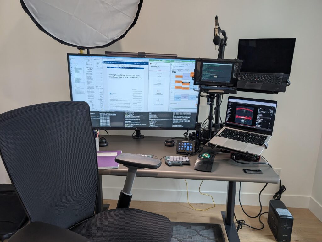 My battle station for meetings, coding and chaos 🧠💻🎙️