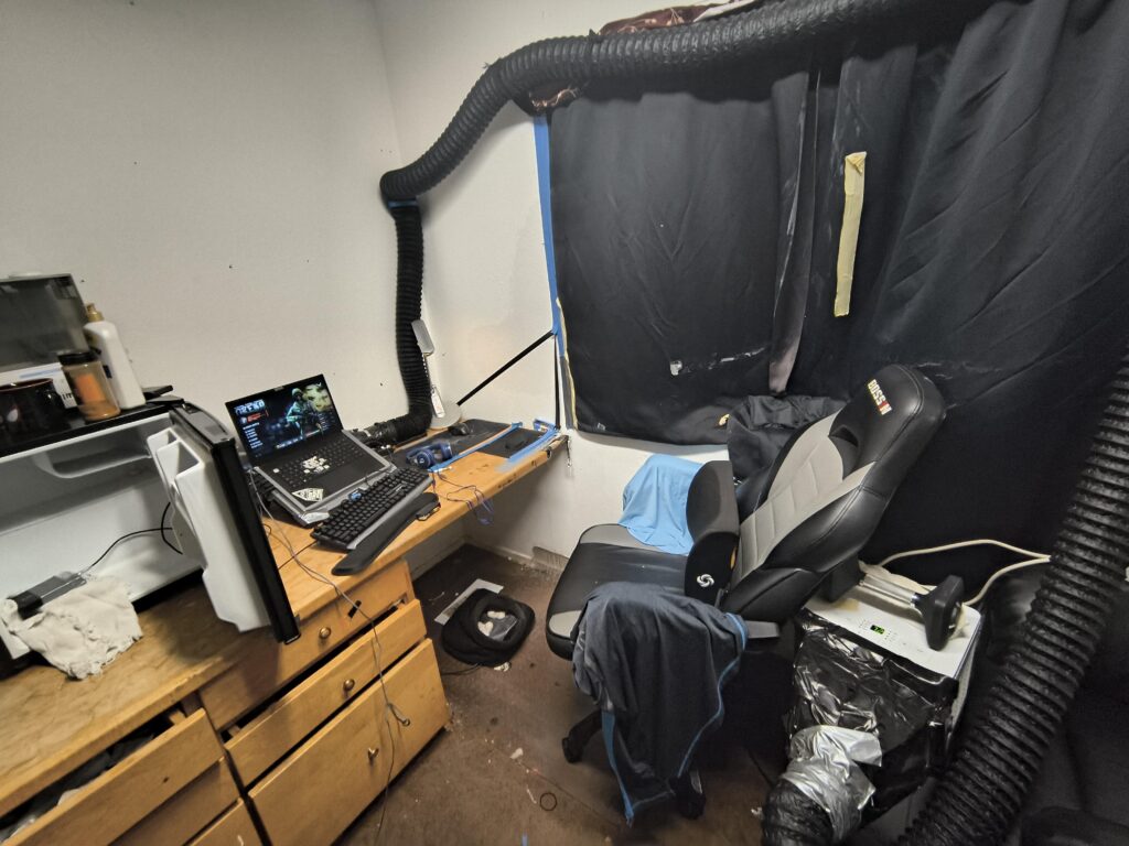 Handmade laptop cooler. Believe or not I got this laptop in 2015 and still rocking I dropped tequila one time while drunk the hard drive died miraculously it works with an external hd. It runs almost every game decent grahics. Sorry for my bad English