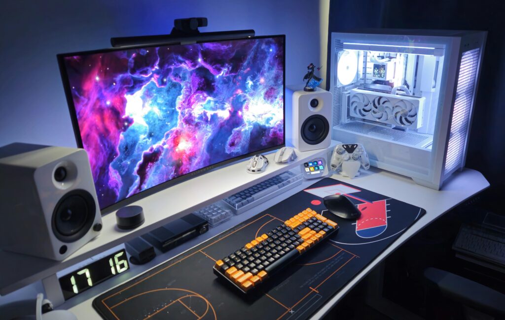 Cool wallpaper for battlestations. Let me see yours.
