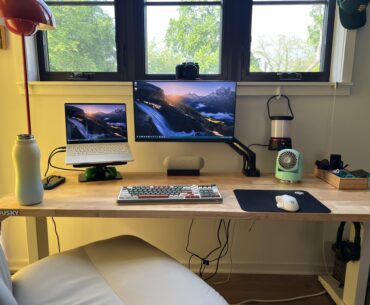 Finally have a battlestation for my laptop to dock into after a few months of hotel life.