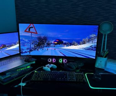 i think this will qualify for this, im not sur eif it belongs here or not (LG gram 17z990-r.aas7u1 + LG 35wn65c-b.ausymn i believe)