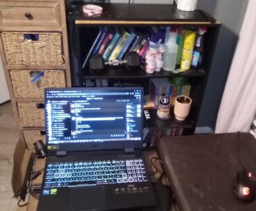 getting desk soon, hopefully </3