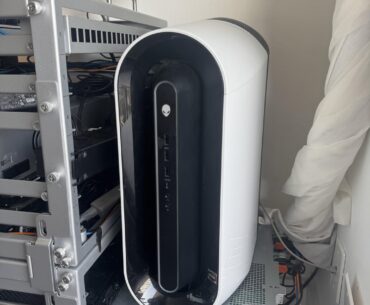 Job was getting rid of this overpriced paperweight….decided to give it a new home.
