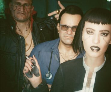 If V had a cyber-instagram, what would she caption those pictures ?