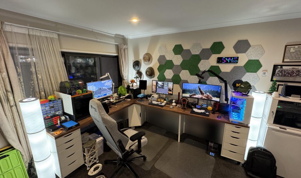 My first Battlestation (after moving to Australia) My first Battlestation (after moving to Australia)