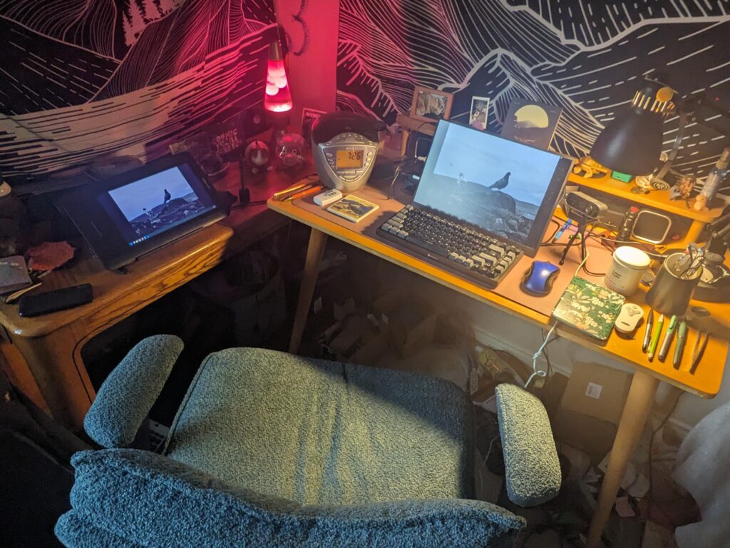 With the new chair it is feeling more battestationy in here