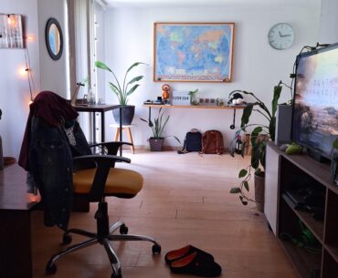Setting stuff up for a well deserved Saturday morning gaming session 👌 (death stranding)
