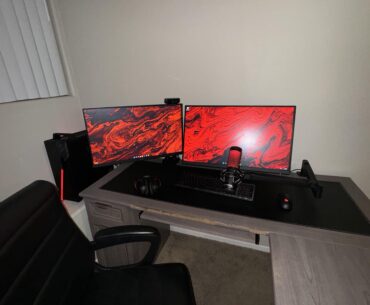 Took some advice on my last post and added a mic arm and dual monitor mounts - what do we think of the setup?