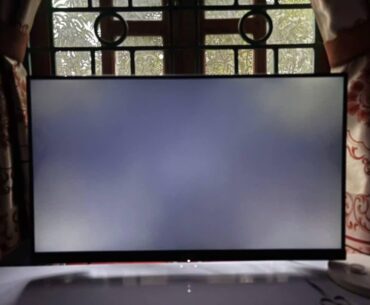 How do I explain to customers that light leakage is a characteristic of IPS?