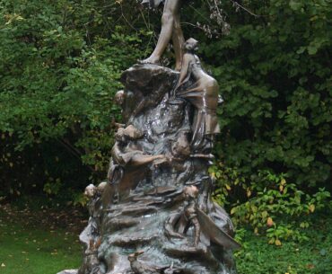 Statue easter egg.