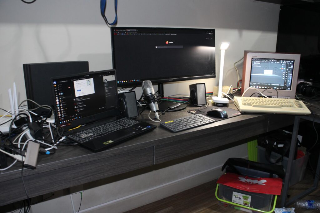 3 monitor & 3 keyboard setup