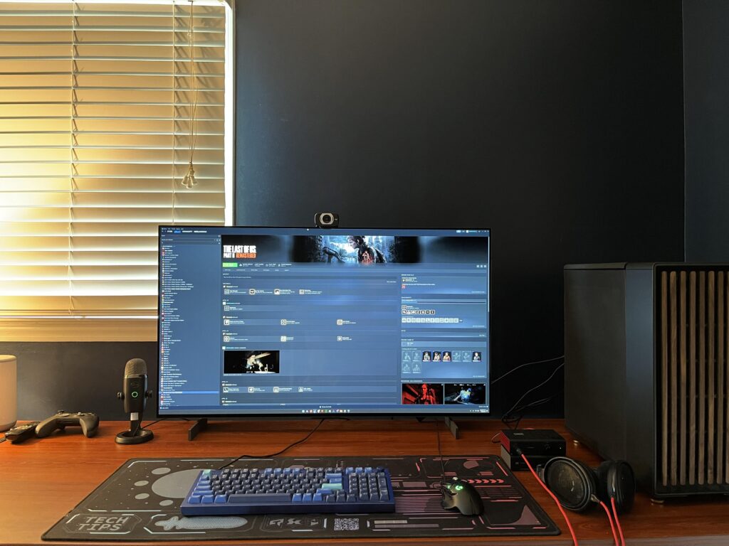 Upgraded my battle station with an LG C2 :D